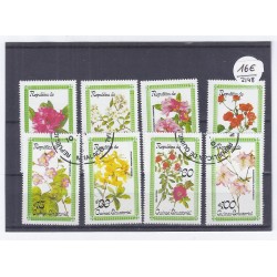 GUINÉE - 8 TIMBRES - FLEURS