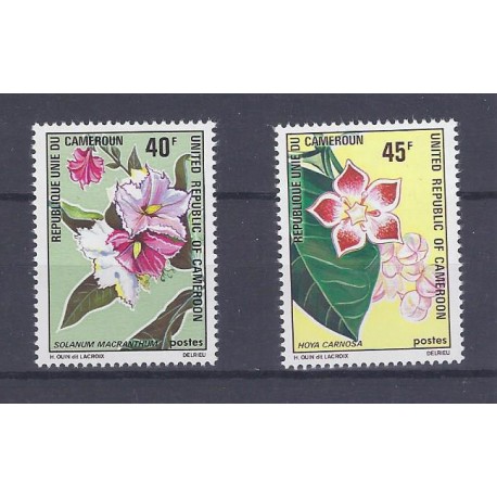 CAMEROUN - 2 TIMBRES - 40 FRANCS + 45 FRANCS - FLEURS