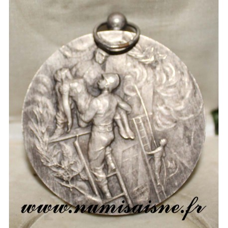 MÉDAILLE - SAPEUR POMPIER - SCÈNE DE SAUVETAGE