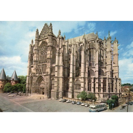 County 60000 - OISE - BEAUVAIS - THE CATHEDRAL AND THE TOWERS OF THE COURTHOUSE