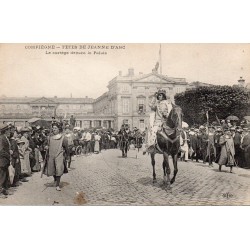 60200 - OISE - COMPIEGNE - FETE DE JEANNE D'ARC - LE CORTEGE DEVANT LE PALAIS