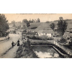 60800 - OISE - CREPY-EN-VALOIS - ROUTE DE COMPIEGNE - L'ABREUVOIR