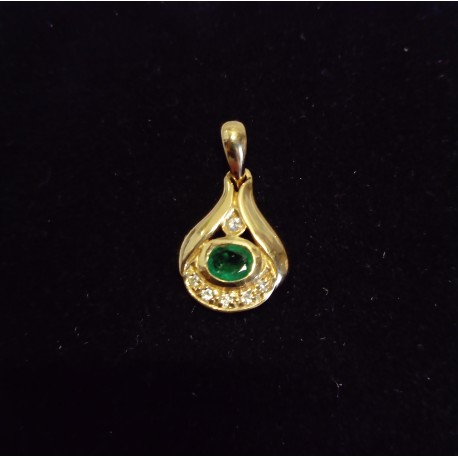 YELLOW GOLD PENDANT - 18 CARATS - EMERALD AND 5 BRILLIANTS