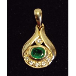 YELLOW GOLD PENDANT - 18 CARATS - EMERALD AND 5 BRILLIANTS