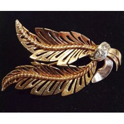 YELLOW AND WHITE GOLD BROOCH - 18 CARATS