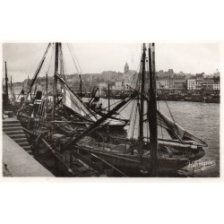 County - 62200 - PAS DE CALAIS - BOULOGNE-SUR-MER - FISHING BOATS