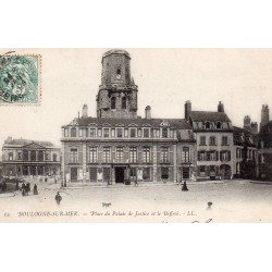 County - 62200 - PAS DE CALAIS - BOULOGNE-SUR-MER - THE SQUARE OF THE COURTHOUSE AND THE BELL TOWER