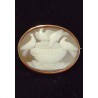 YELLOW GOLD BROOCH - 18 CARATS - CAMEE REPRESENTING A STONE BASIN AND DOVES