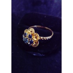 YELLOW GOLD RING - 18 CARATS - 7 SAPPHIRES OF 3 MM DIAMETER EACH