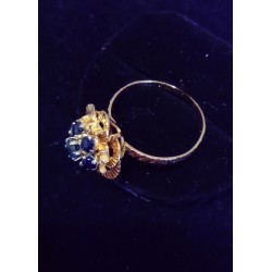 YELLOW GOLD RING - 18 CARATS - 7 SAPPHIRES OF 3 MM DIAMETER EACH