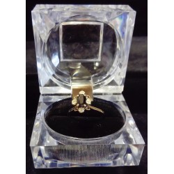 RING IN WHITE GOLD - 18 CARATS - CENTRAL SAPPHIRE OF 5 X 4 MM AND 4 GLOSSES OF 0.01 CARAT EACH - SIZE