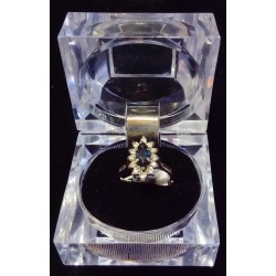 RING IN WHITE GOLD - 18 CARATS - CENTRAL SAPPHIRE IN SHUTTLE OF 9 X 3.5 MM AND 12 GLOSSES OF 0.02 CARAT EACH - SIZE 51