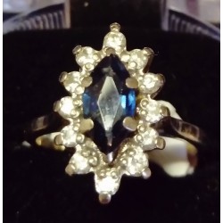 RING IN WHITE GOLD - 18 CARATS - CENTRAL SAPPHIRE IN SHUTTLE OF 9 X 3.5 MM AND 12 GLOSSES OF 0.02 CARAT EACH - SIZE 51