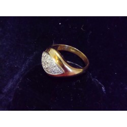 RING IN YELLOW GOLD - 18 CARATS - DECORATED WITH 25 GLOSSES OF 0.01 CARAT EACH - SIZE 55