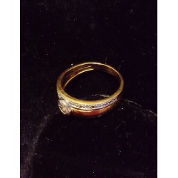 RING IN YELLOW GOLD - 18 CARATS - DECORATED WITH 1 GLOSSE OF 0.10 CARAT - SIZE 53