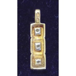 YELLOW GOLD PENDANT - 18 CARATS - RECTANGULAR IN SHAPE AND DECORATED WITH 3 GLOSSES (IN TOTAL 0.10 CARAT)