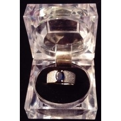 WHITE GOLD RING - 18 CARATS - DECORATED WITH A CENTRAL SAPPHIRE AND 100 GLOSSES OF 1 CARAT EACH - SIZE 56