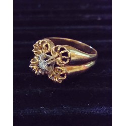 RING IN YELLOW GOLD - 18 CARATS - DECORATED WITH A GLOSS OF 0.10 CARAT - SIZE 59