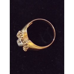 RING IN YELLOW GOLD - 18 CARATS - DECORATED WITH A GLOSS OF 0.10 CARAT - SIZE 59