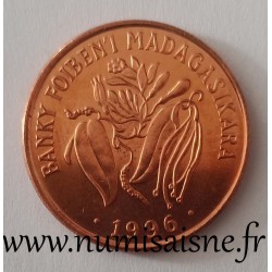 MADAGASCAR - KM 22 - 10 FRANCS 1996 - Stain