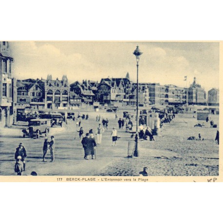 County 62600 - BERCK-PLAGE - THE FUNNEL TO THE BEACH