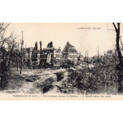 County 62980 - VERMELLES - WAR 1914-1917 - A TRENCH IN FRONT OF THE CASTLE