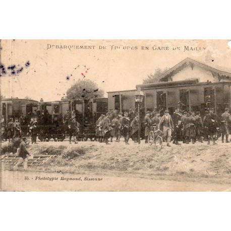 County 10230 - MAILLY - LANDING OF TROOPS AT THE STATION