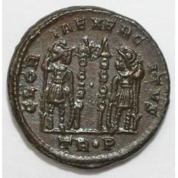 316 -340 - CONSTANTIN II - Nummus - R/ GLORIA EXERCITVS/TR.P - TTB +