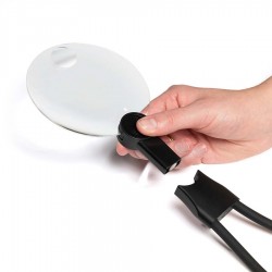 HANDSFREE hanging magnifier with 2x and 4x magnification