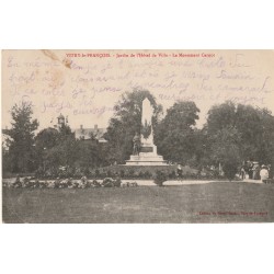 51300 - VITRY-LE-FRANCOIS - JARDIN DE L'HÔTEL DE VILLE - MONUMENT CARNOT