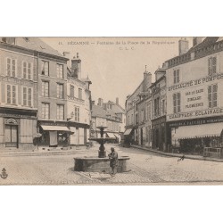 51120 - SEZANNE - FONTAINE DE LA PLACE DE LA RÉPUBLIQUE