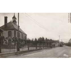 County 51320 - SOMPUIS - THE TOWN HALL-SCHOOL
