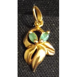 PENDENTIF OR 18 CARATS ORNÉ...