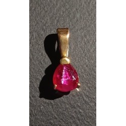 18 CARAT GOLD PENDANT...