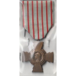 INSIGNE - CROIX DE COMBATTANT